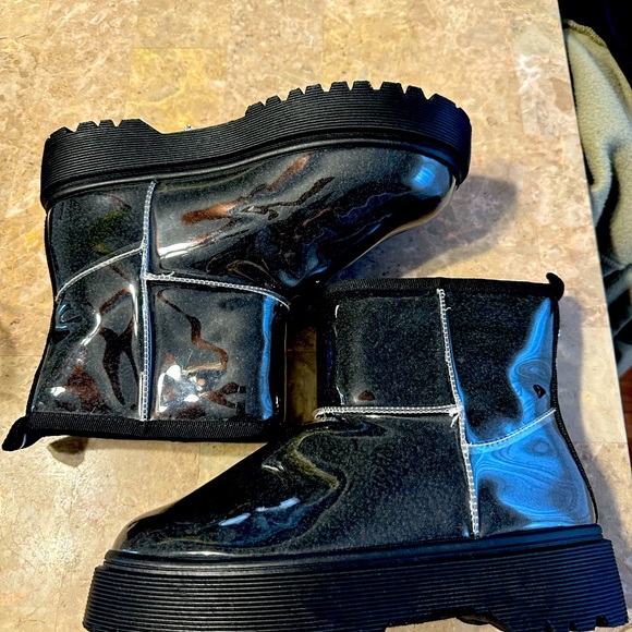 NEVER WORN STEVE MADDEN BOOTIES! - Picture 1 of 4